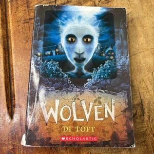 Wolven by Di Toft paperback Book fair pre-used condition
